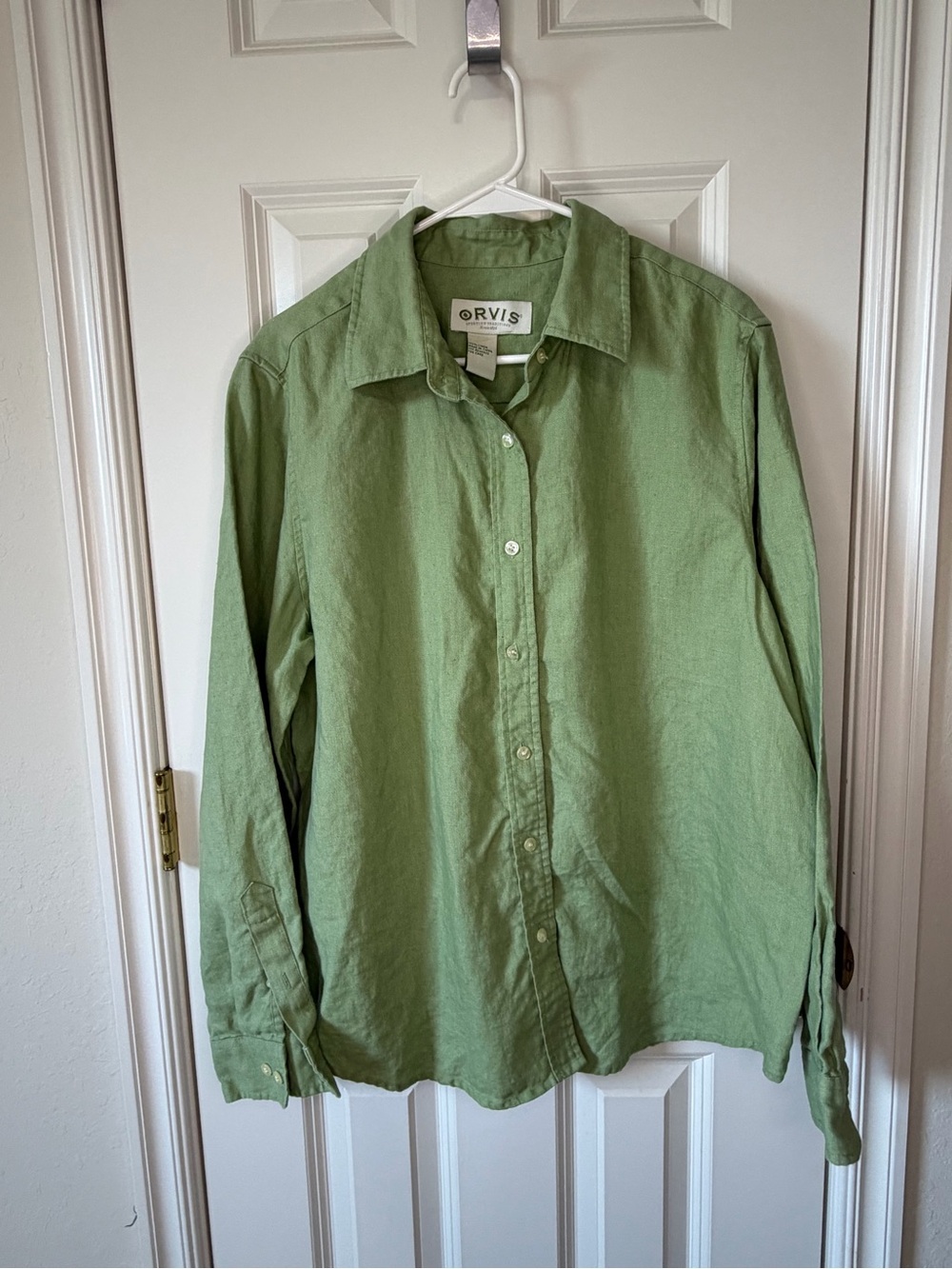 Orvis Women’s Light Green Button-Down Linen Shirt